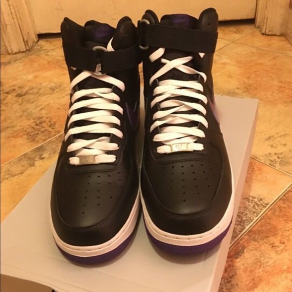 Selling some exclusive Nike’s - Picture 2 of 3